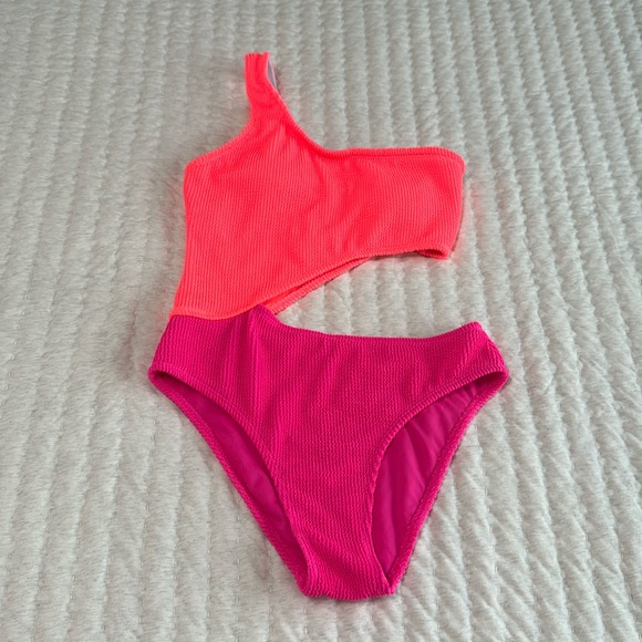 Cyn & Luca swim - Picture 2 of 5